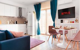 Downtown Apartment Boutique - Blue & Pink